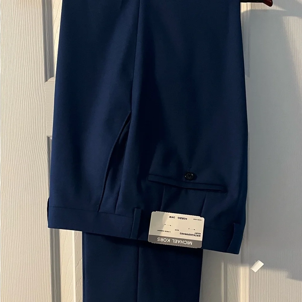 Men’s Micheal Kors Suit - Picture 4 of 13